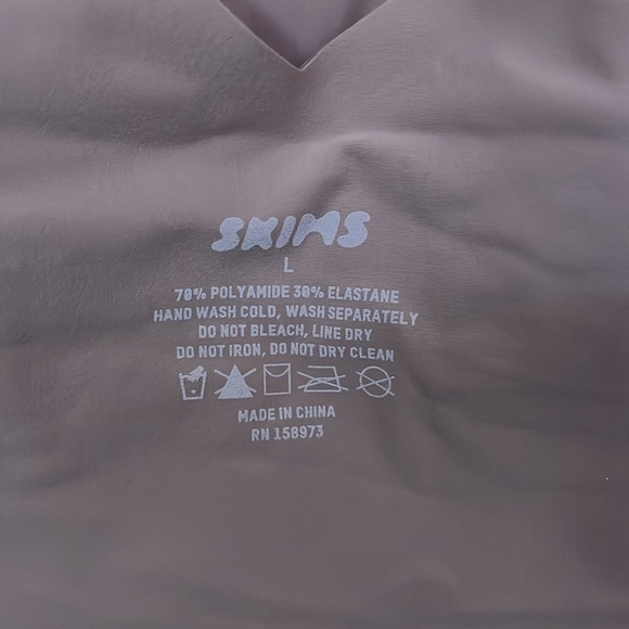 SKIMS Plunge tank bra (various sizes/colors) - Picture 5 of 6